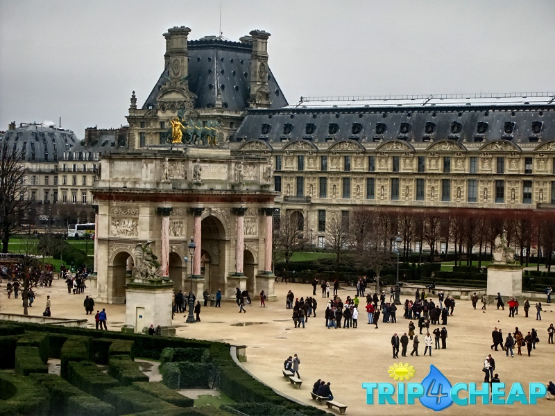 Louvre-Paryż