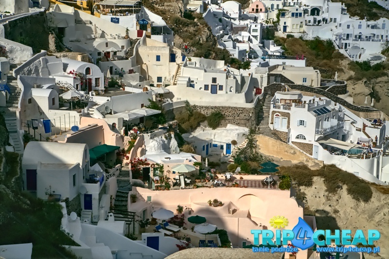 Białe domki w Oia-Santorini