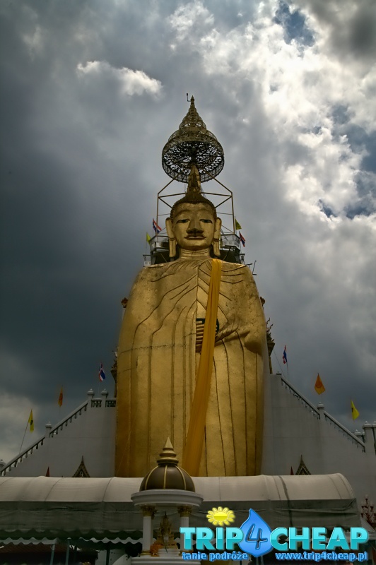 Standing Buddha w Bangkoku