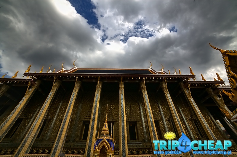 Złote świątynie w Grand Palace-Bangkok